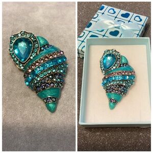 🪻 NIB Green Blue Crystal Shell Brooch
